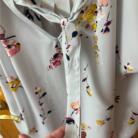 LC Lauren Conrad Floral Blouse - Light Blue and Yellow flowers - Picture 4 of 6